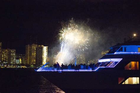 Oahu Fredag aften fyrværkeri Cocktail Cruise GetYourGuide