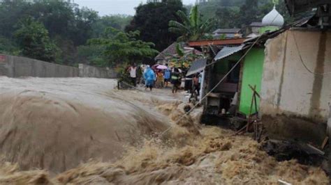 Breaking News Banjir Bandang Terjang Kampung Banar Sukajaya Bogor