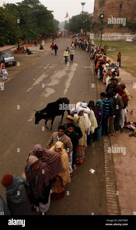 Indian Hindu Devotees Queue Up To Offer New Year S Prayer Outside A