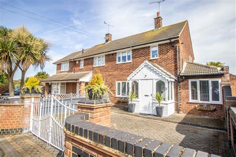 Rochford Garden Way Rochford Ss4 4 Bed Semi Detached House £450 000