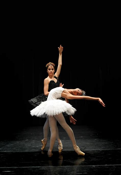 El lago de los cisnes ballet con rostro cubano y cuerpo tico La Nación