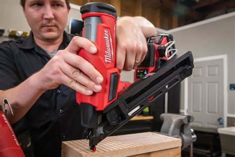 Milwaukee M18 Fuel Cordless 15 Gauge Finish Nailer Review PTR