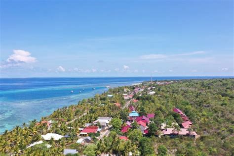 Sebanyak 4 060 Warga Pulau Binongko Sultra Nikmati Listrik 24 Jam