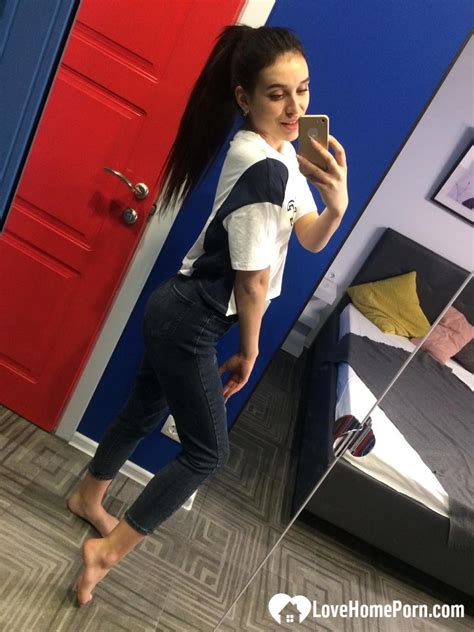 Babe Plays With Her Pussy While Taking Nudes At HomeMoviesTube