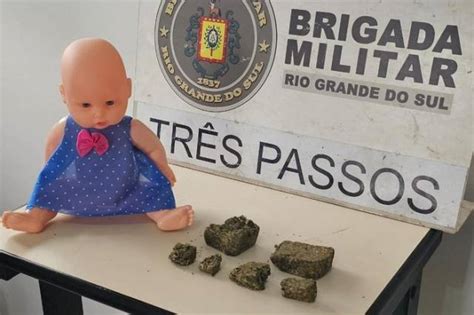 Mulher Presa Maconha Dentro De Uma Boneca Em Tr S Passos R Dio