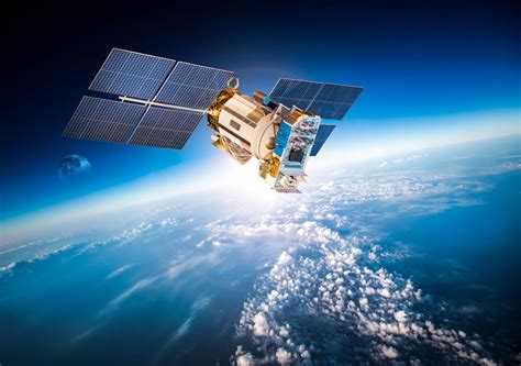 Pourquoi Le Lancement Du Premier Satellite En Bois Construit Par Des