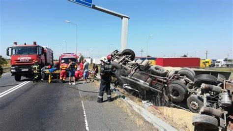 TIR plin cu cereale răsturnat pe Autostrada A1