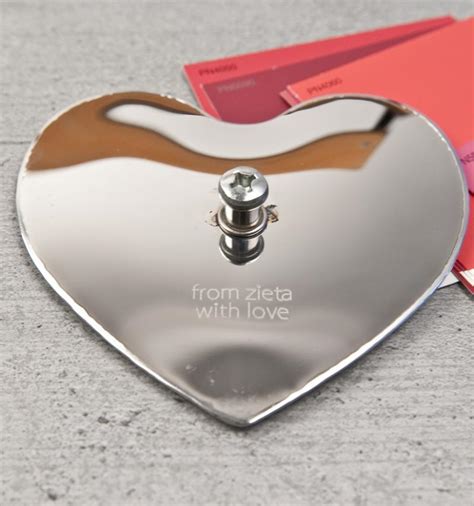 Hot Pin LOVE ARTTRAKT