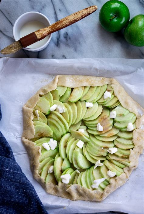 Rustic French style apple tart (Galette) · Cook Eat Laugh