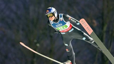 Saut à ski à Wisla Andreas Wellinger monte sur le podium avec un vol