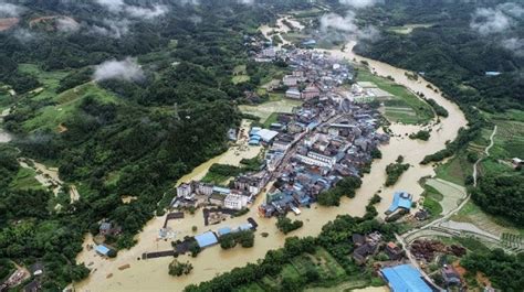 Diterjang Hujan Badai Ribuan Warga China Terjebak Tewas