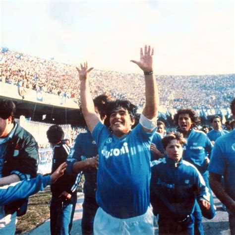 Napoli Y Su Emotivo Recuerdo A Maradona Solo Muere Quien Es Olvidado