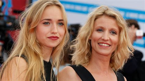 Alexandra Lamy Sa Fille Chloé Se Dénude Sur Instagram La Photo