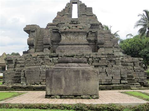 Melihat Kemegahan Candi Candi Peninggalan Kerajaan Singosari