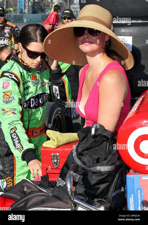 Danica Patrick L pilote de l Indy Racing League est en présence de