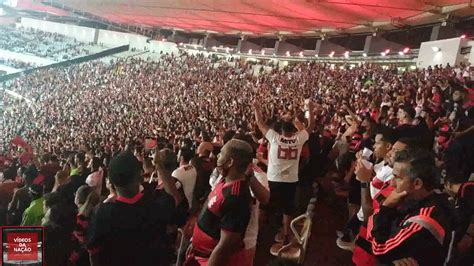 Torcida Jovem Do Flamengo No Maracanã Contra O Barcelona Libertadores