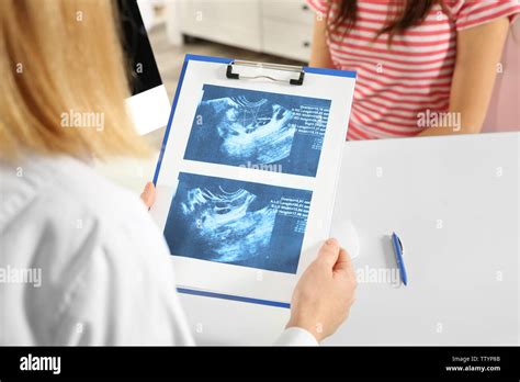 Doctor Showing Baby Ultrasound Image To Pregnant Woman Stock Photo Alamy