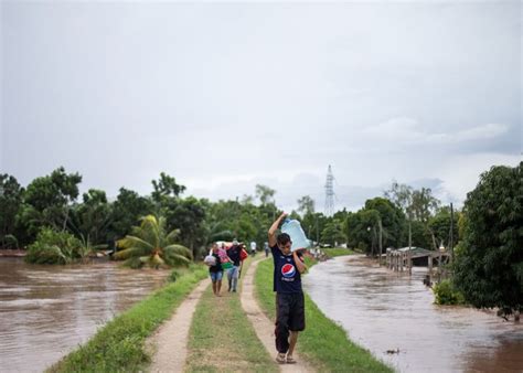 Hondureños reciben el Feriado Morazánico golpeados por el clima y bajo