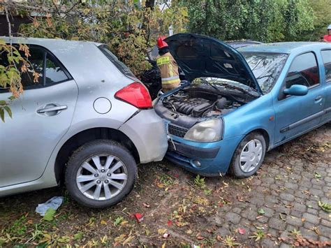 Wypadek Z Udzia Em Trzech Pojazd W Na Ulicy G Rnej W Ko Skich Tkn