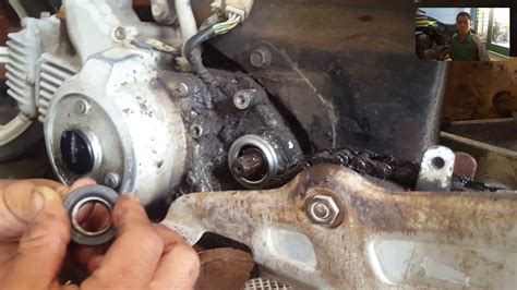 Cara Mengganti Seal Gear Depan Untuk Motor Kaze Youtube