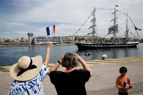 Jo 2024 La Flamme Olympique Navigue Vers Marseille Sport Le Mans