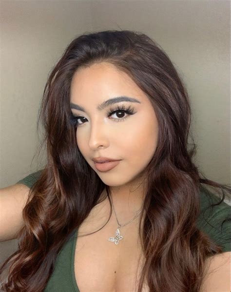 Latina Mexican Hispanic Red Brown Hair Red Brown Hair Full Face Makeup Brown Hair