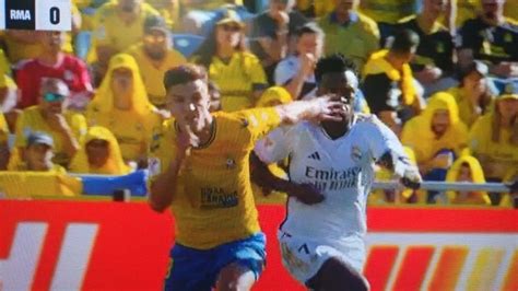 El Colegiado Desquicia A Vinicius No Castiga La Acci N Antideportiva