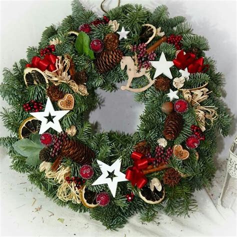 Classic Christmas Wreath with White Stars and Red Bows