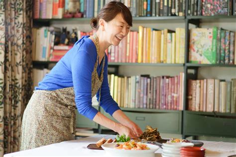 秒でなくなるおいしさ！「ごぼうのあおさ揚げ」【小堀紀代美さんの超簡単！ほろ酔いおせち 2】 Macaroni