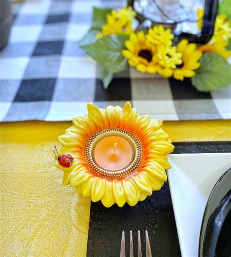 Dining Delight Sunflowers And Buffalo Check Tablescape