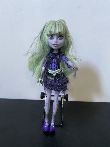 Monster High Twyla Daughter Of The Boogeyman 13 Wishes First Wave Doll And Outfit 4600539742