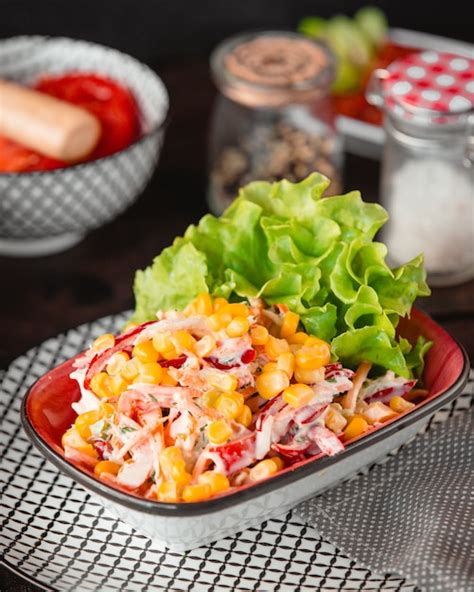 Ensalada De Pollo Con Verduras Y Mayonesa Foto Gratis