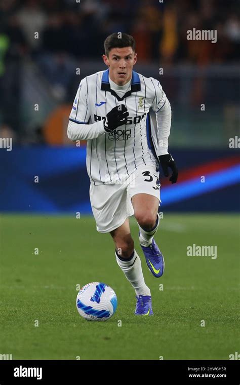 Atalanta S Italian Midfielder Matteo Pessina Controls The Ball During