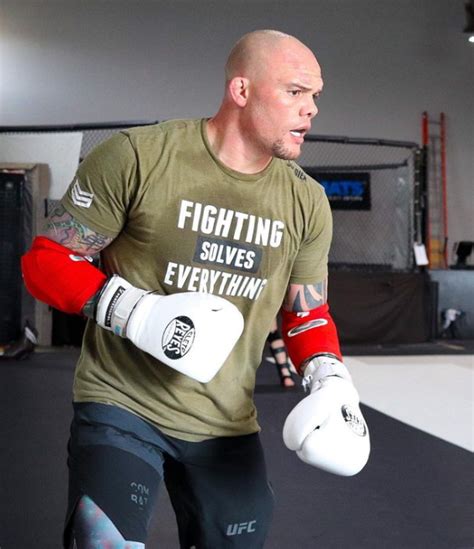 ufc star anthony smith kids meet  daughters ariah avaya