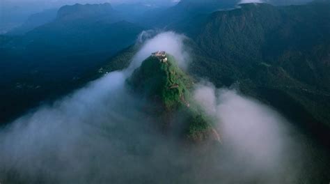 Climbing Adam S Peak Sri Pada In Sri Lanka The Style Lovers