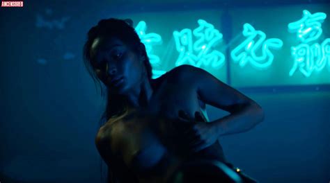 Unknown Asian Nuda ~30 Anni In Strike Back Ii