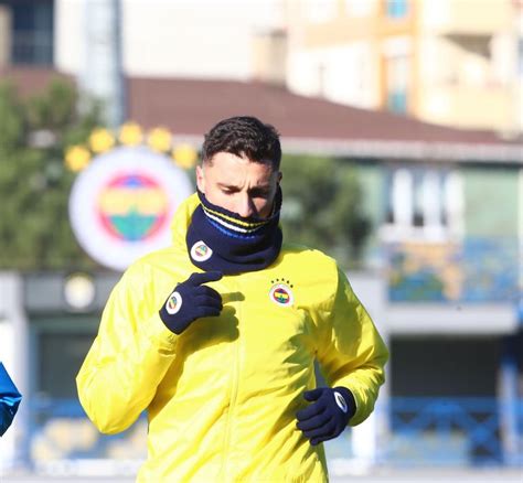 Fenerbahçe de Rade Krunic ilk antrenmanına çıktı Sporx Galeri