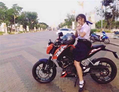 Jkがバイクで通学、制服でバイクに乗る女子高生！可愛らしい！【girls Biker298】女性ライダーの魅力！motogirl