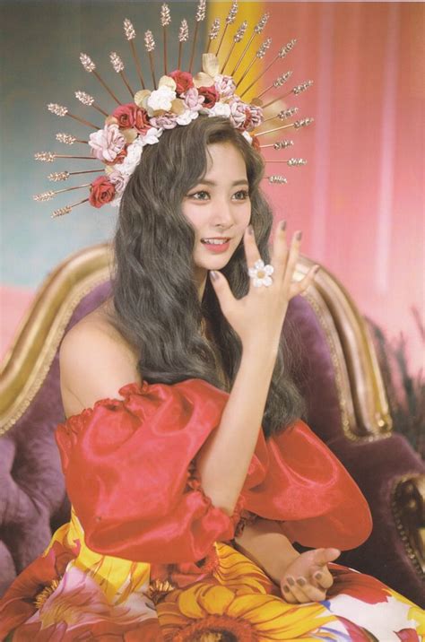 Twice Tzuyu Feel Special Monograph Scan Kpop 女性 ツゥイ 美人 顔