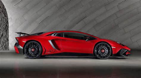 Lamborghini Aventador LP 750-4 SV - The Awesomer