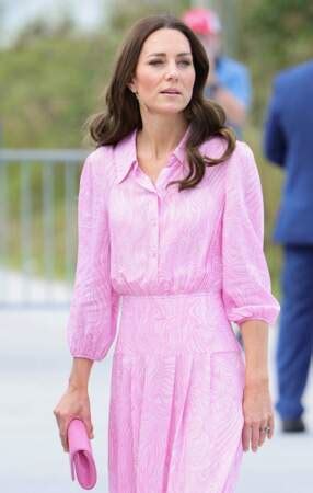 PHOTOS Kate Middleton éblouissante dans une robe rose imprimée Gala