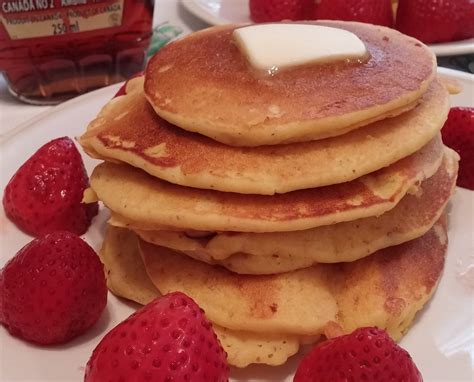 Fluffy Buttermilk Pancakes – YumDelish