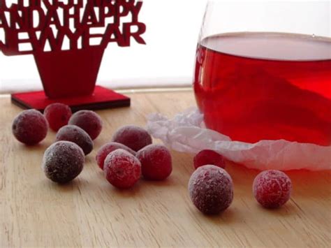 Christmas Cocktail Recipe - Christmas Cranberry Cosmopolitan