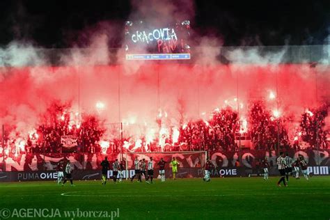 Ekstraklasa Derby pełne rac Wisła ograła Cracovię w meczu który mógł