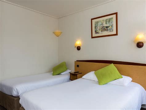 Campanile Paris 15 Tour Eiffel Hotel in France - Room Deals, Photos ...