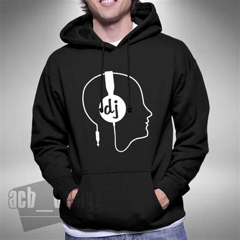 List 103 Pictures How To Wear Headphones With A Hoodie Sharp