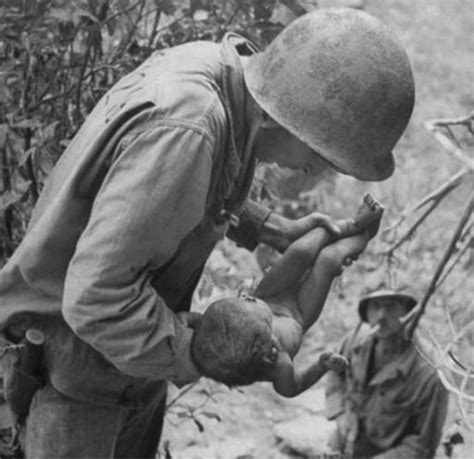 日軍被美軍包圍，他們不僅將親人推下山崖，對女學生也沒有留情 每日頭條