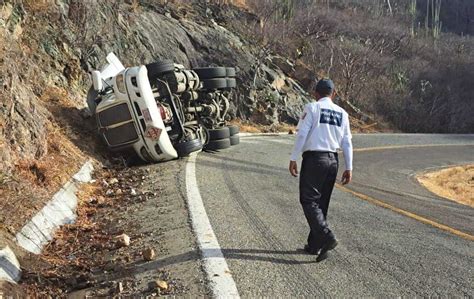 Vuelca Pipa Con Combustible En Carretera De Oaxaca Notigram