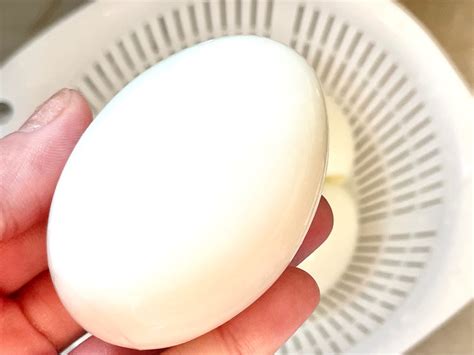 【料理の裏ワザ】殻がぺろ～んと剥けるゆで卵を作ってみた！一瞬できれいに剥けた！卵つるつるです♪ 『あたらしい日日』 こんな時代のニュー