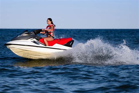 5 Exhilarating Jet Skiing Spots in Michigan